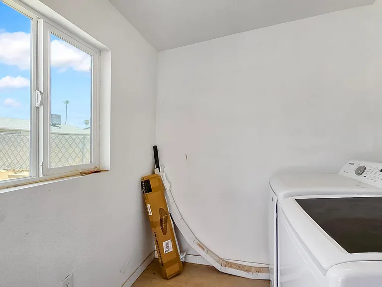 8012 W Highland Ave — Photo 24