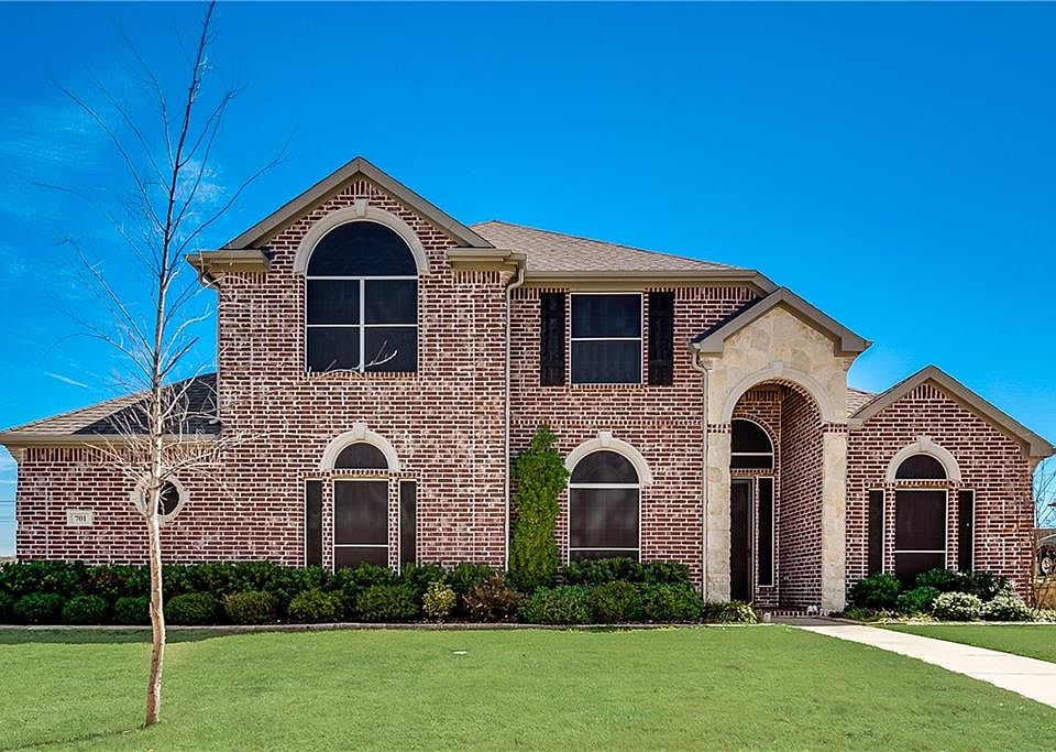 1st image of 701 Sunrise Dr
