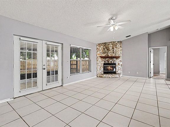 3rd image of 805 Topaz Dr