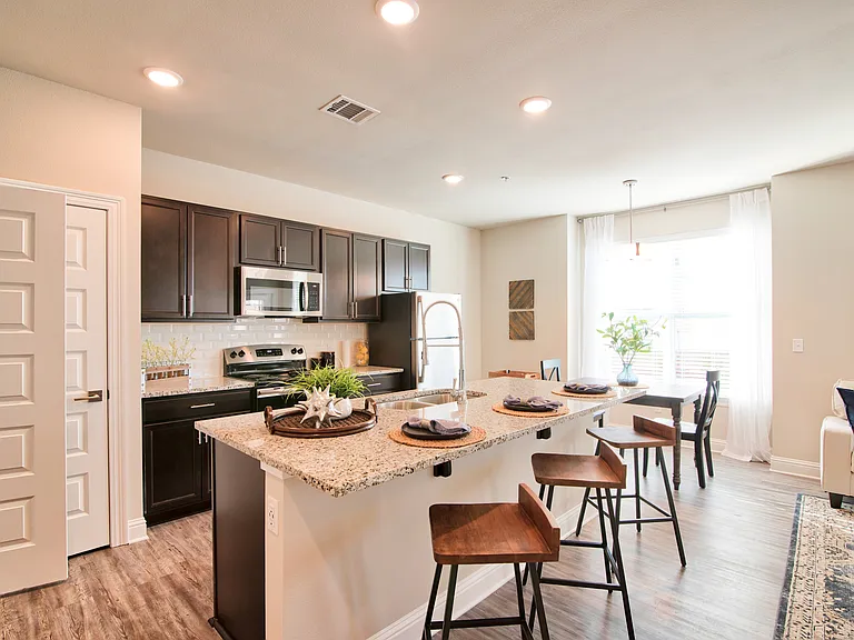 Silver Oaks Apartments — Photo 18