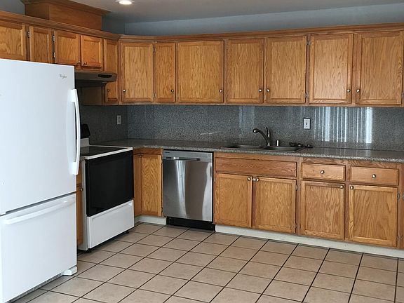 4th image of 645 Azara Pl #1