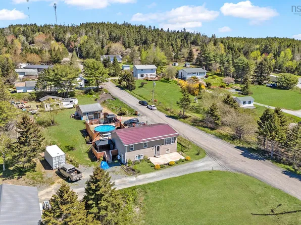31 Tower Rd, Halifax, NS B0J 1N0