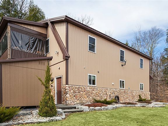 4th image of 380 Mallon Rd