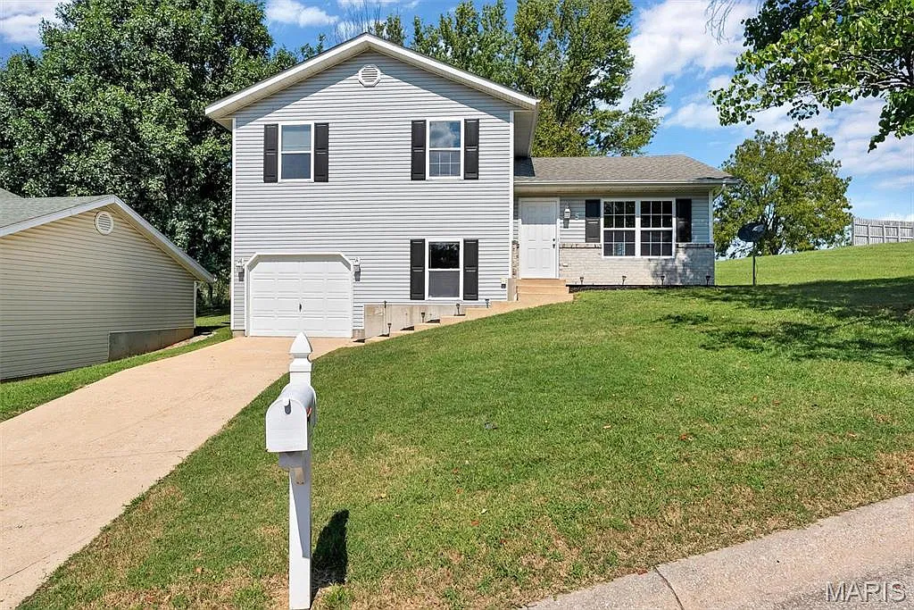 3 bed, 1300 sqft, $1,795 — Photo 1