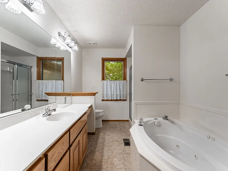 5 Ellesmere Ln — Photo 9