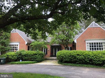 11203 Falls Rd, Lutherville Timonium, MD, 21093