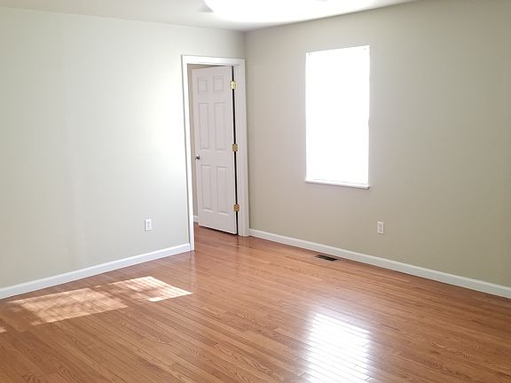 4th image of 7349 Vermont Ave