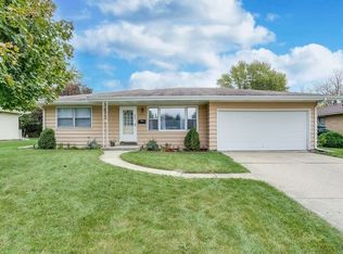 1316 Amber Dr, Montgomery, IL 60538