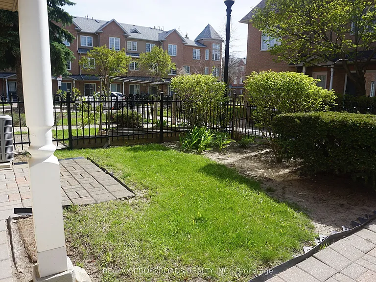 12 Saint Moritz Way #13 — Photo 2