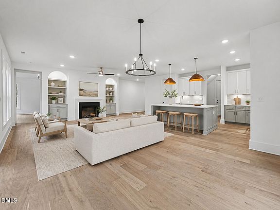 5th image of 608 Sage Ct