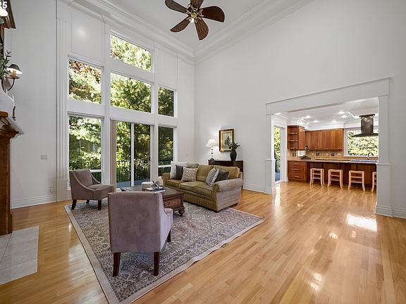 4th image of 3849 SE Saint Andrews Pl