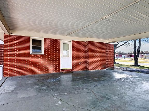 4th image of 138 Tinkling Spring Rd