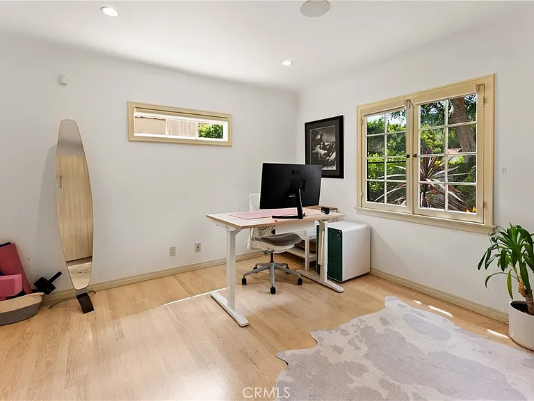 708 Westbourne Dr — Photo 17