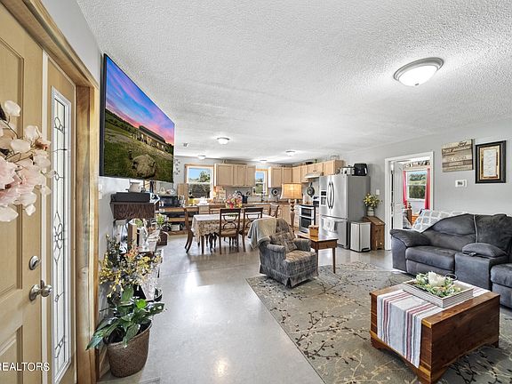 5th image of 4896 Briscoe Rd