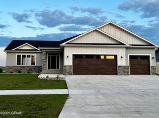 6386 Riggs Rd, Grand Forks, ND 58201