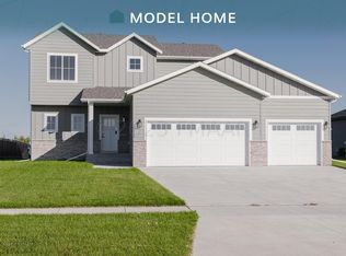 10112 Concord Dr, Horace, ND 58047