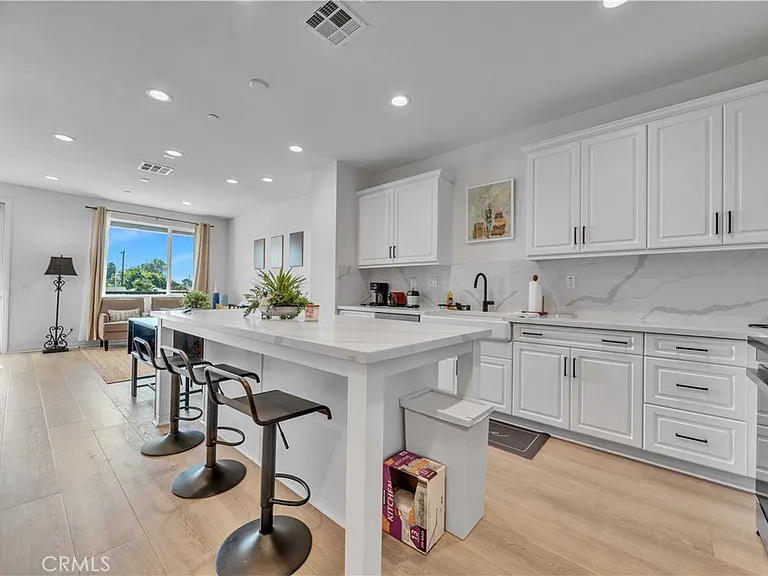 527 W Victor Ave — Photo 6