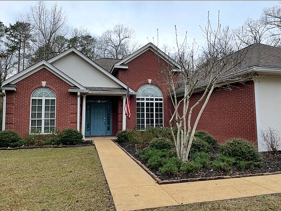 2nd image of 560 Cedar Dr