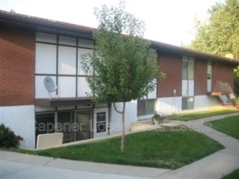 2 bed, 1.0 bath, $900 — Photo 2