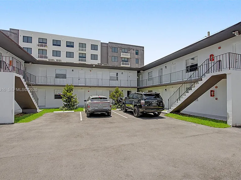 3170 SW 16th St #10 — Photo 1