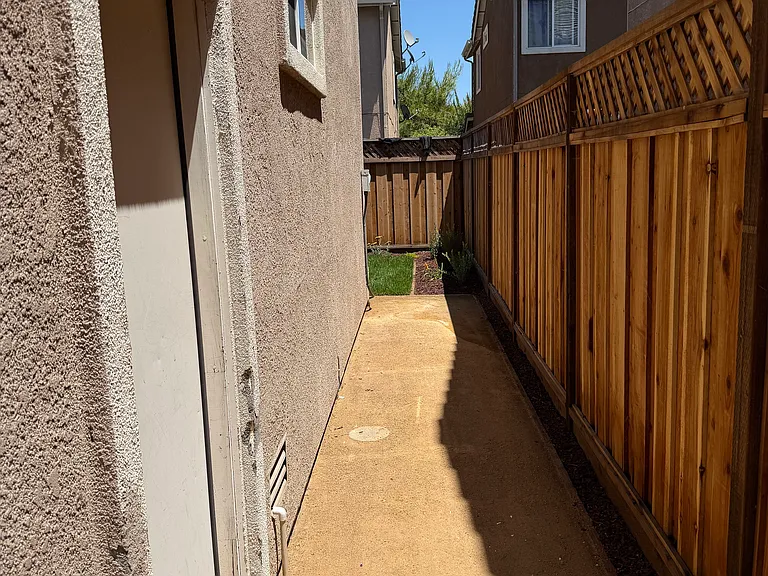 8922 Del Rio Cir — Photo 93