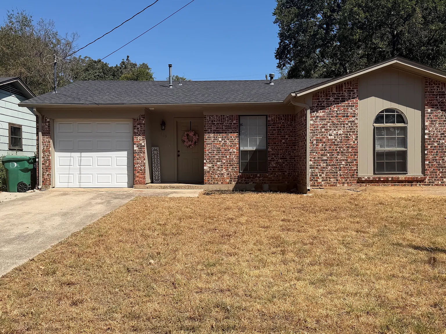 3 bed, 960 sqft, $1,595 — Photo 1