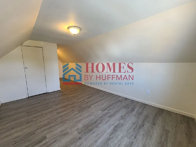 1319 Oakley St — Photo 8