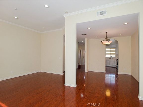 3rd image of 2345 Montrose Ave APT 5