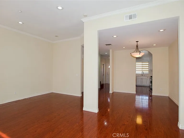 2345 Montrose Ave #5 — Photo 3