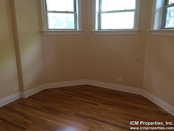 3rd image of 1214 W Waveland Ave #G
