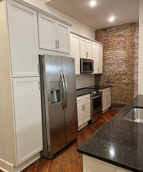 102 W Summit Hill Dr #204 — Photo 1