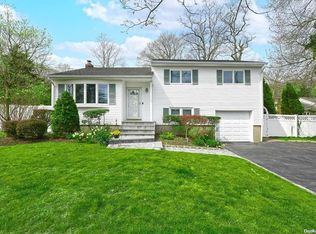 1 Wainer Ct, Centerport, NY 11721