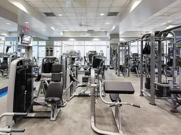 200 Riverside Boulevard image 10 of 12