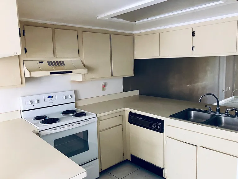 VERY WELL DESIGNED KITCHEN. Recently added new appliances.