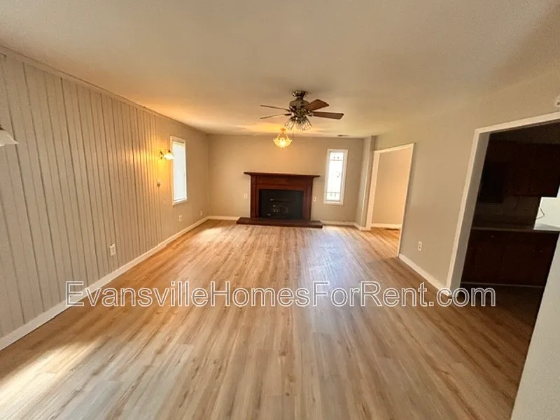 3 bed, 1.5 bath, 1593 sqft, $1,650 — Photo 2