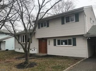 929 Riverview Dr, Totowa, NJ 07512
