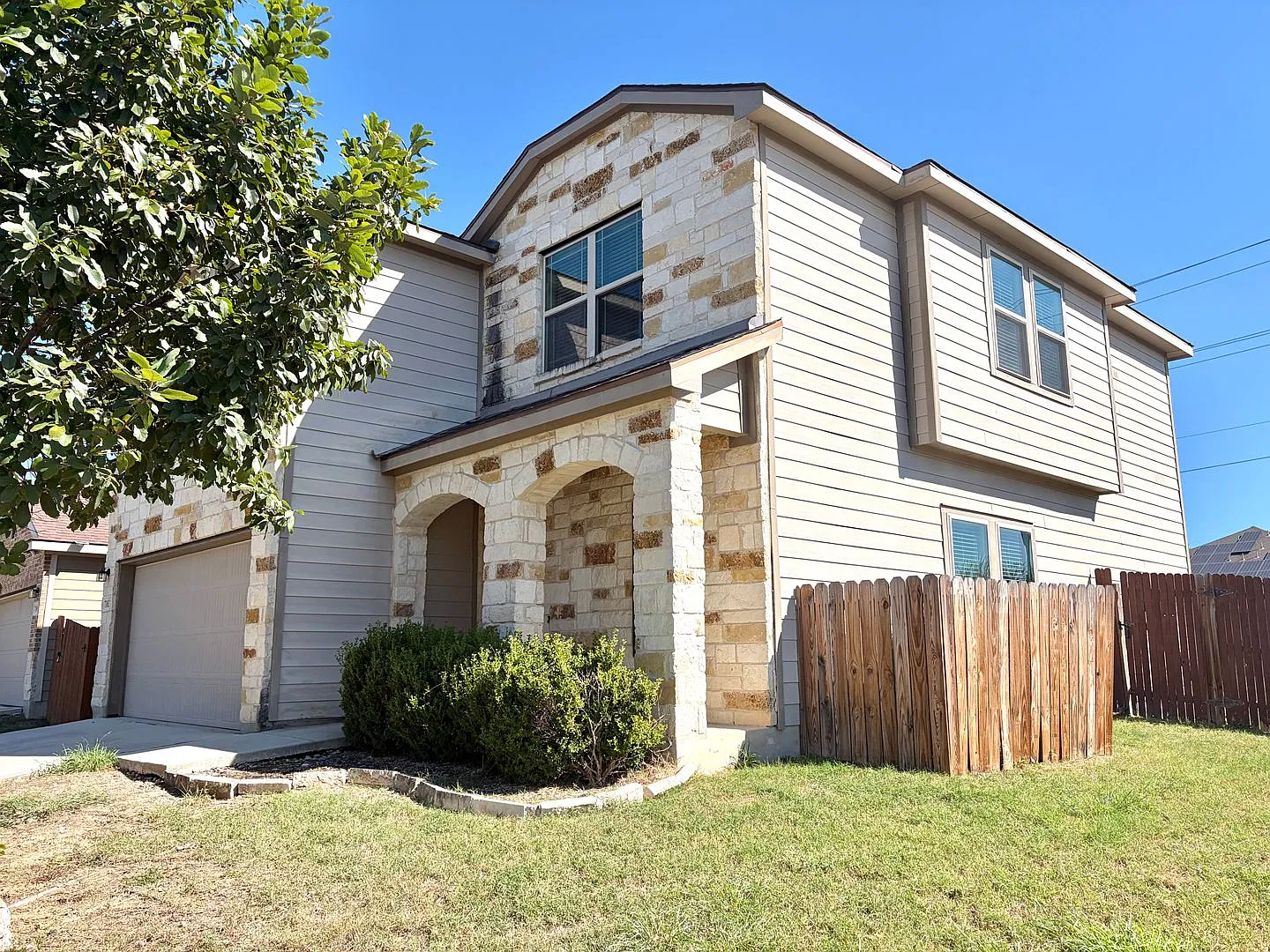 Open Design In Northeast Crossing On Large Corner Lot! 3 Bedrooms + Study/2.5 Baths/Game Room/2-C... — Photo 2