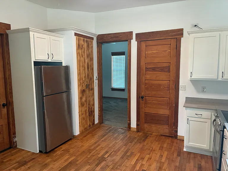 120 E Brown St — Photo 3