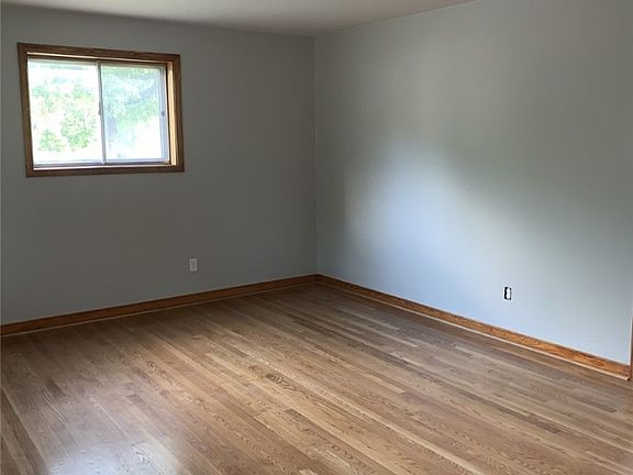 3rd image of 6130 Daleshire Dr
