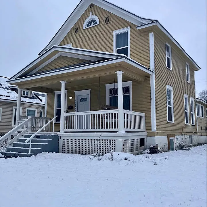 1107 E Augusta Ave #3