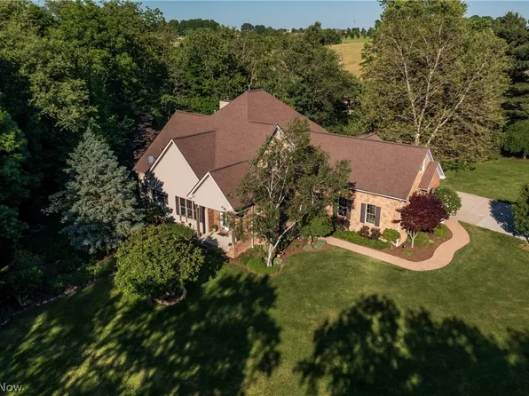 8955 Easton St NE, Louisville, OH 44641
