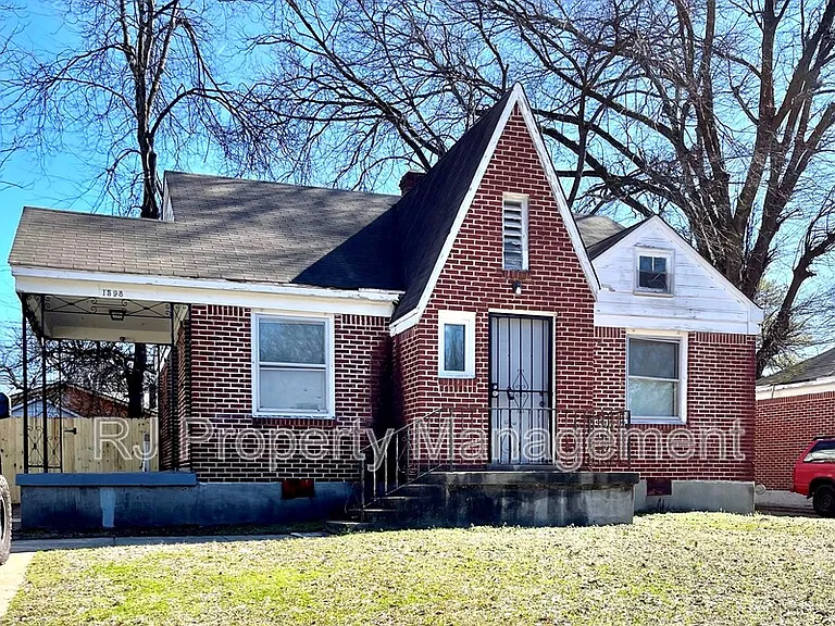 1598 Marianna St — Photo 2