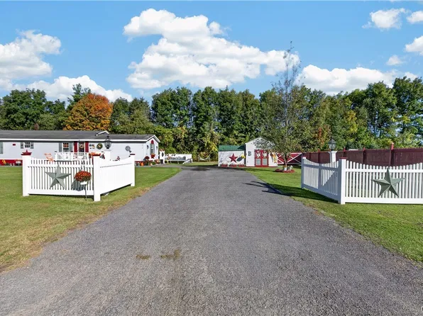 98 Germandale Dr, Fulton, NY 13069