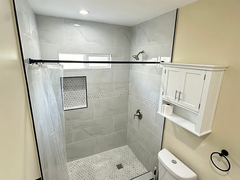 10644 1/2 Pinewood Ave — Photo 7