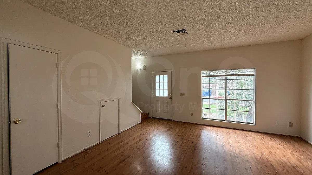 2 bed, 1.5 bath, 1200 sqft, $1,499 — Photo 4