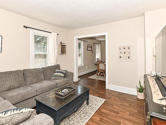 3rd image of 726 High STREET