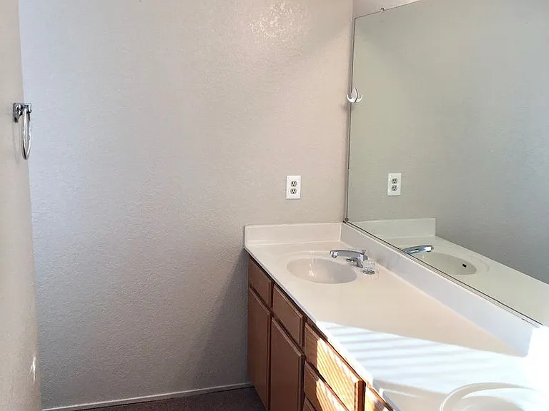 395 Cimarron Dr — Photo 14