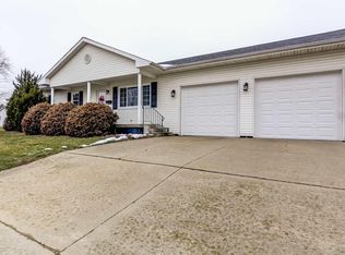 305 Victoria Dr, Waverly, IL 62692