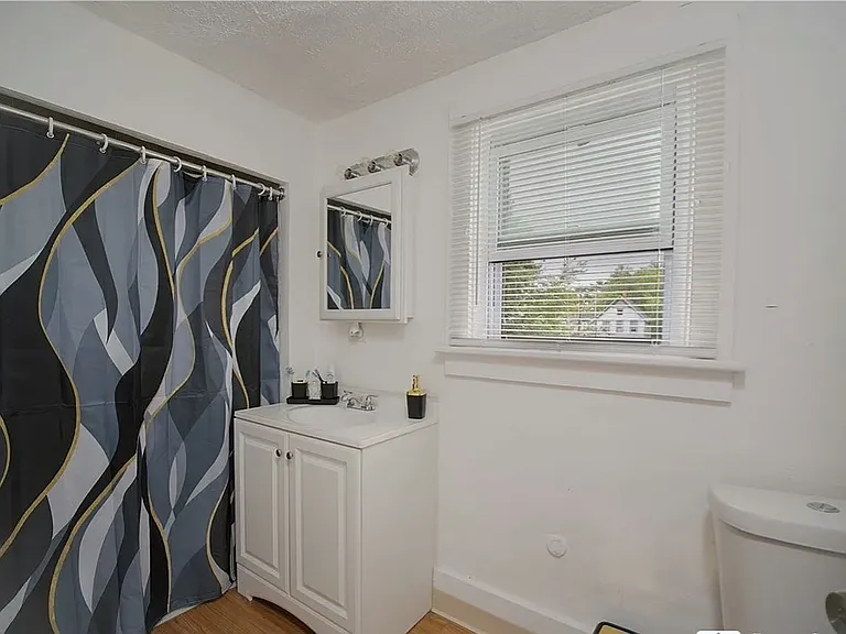 114 Deer St — Photo 7