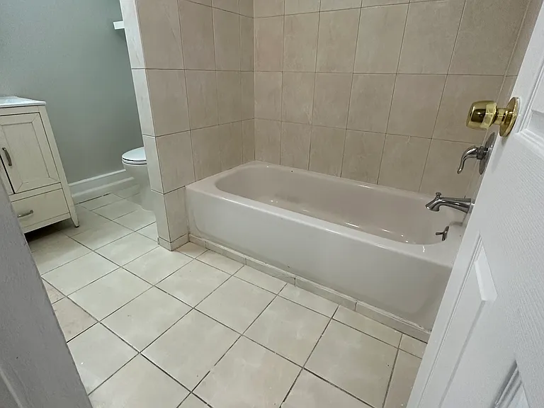 218 Bowers St #1F — Photo 8